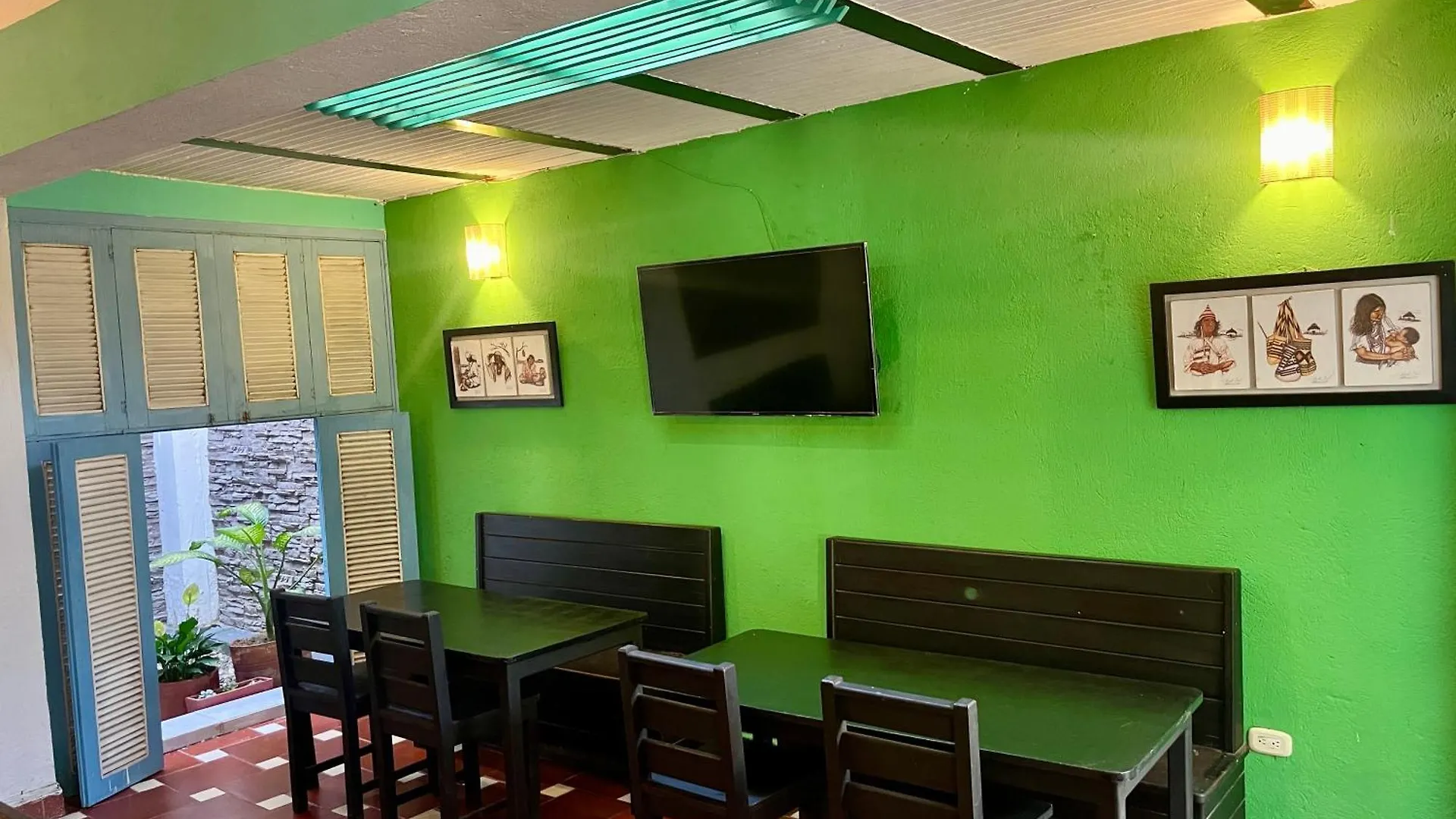 Sana Mar Hostel & Eco-Cafe サンタ・マルタ
